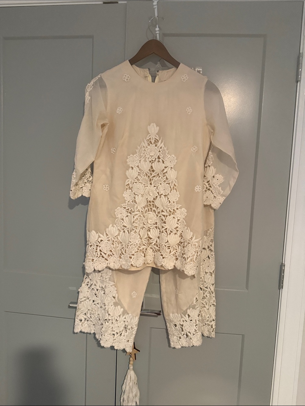 Women's Cream Embroidered Capris Set with Lace Details